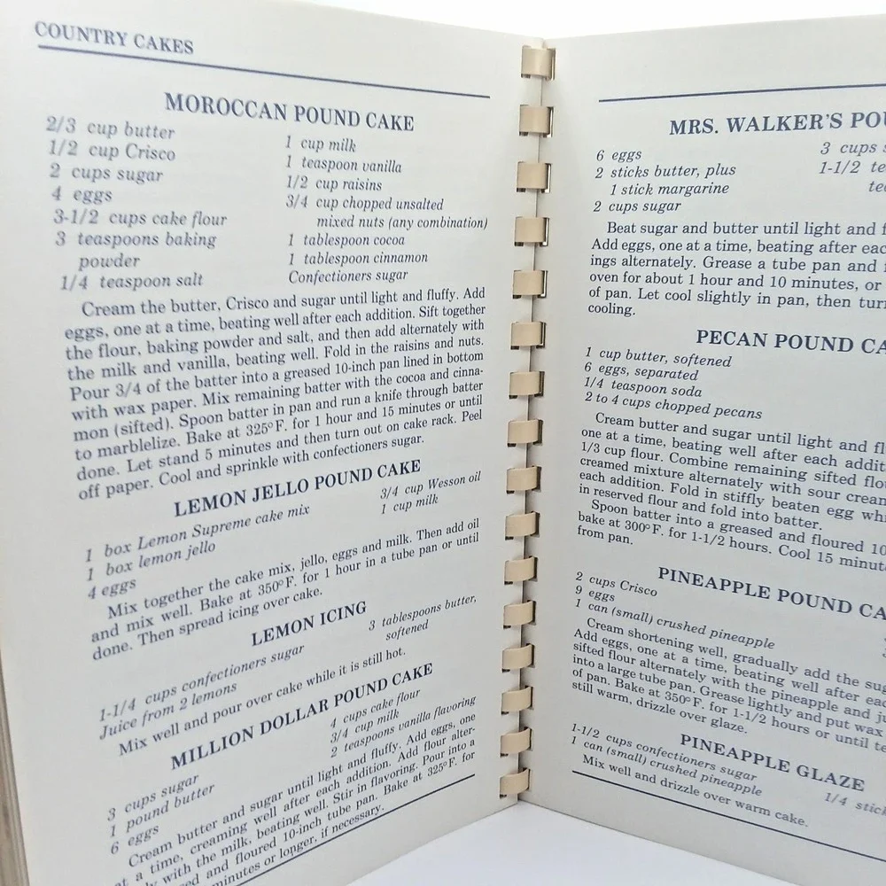 Country‎ Cakes by Bevelyn Blair 1984 Cookbook Columbus GA Pound cakes Galore